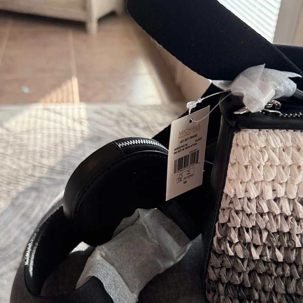 Michael Kors Jet Set travel Black and White Crossbody Bag - Picture 3 of 11